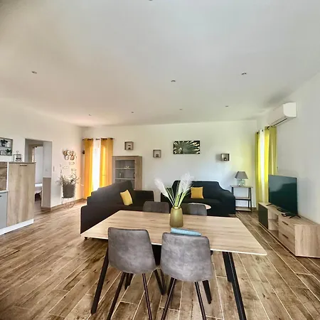 A Santa Trinita * بونيفَسْيو